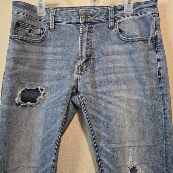 Extreme Flex 4 American Eagle Distressed Jeans - Picture 3 of 11